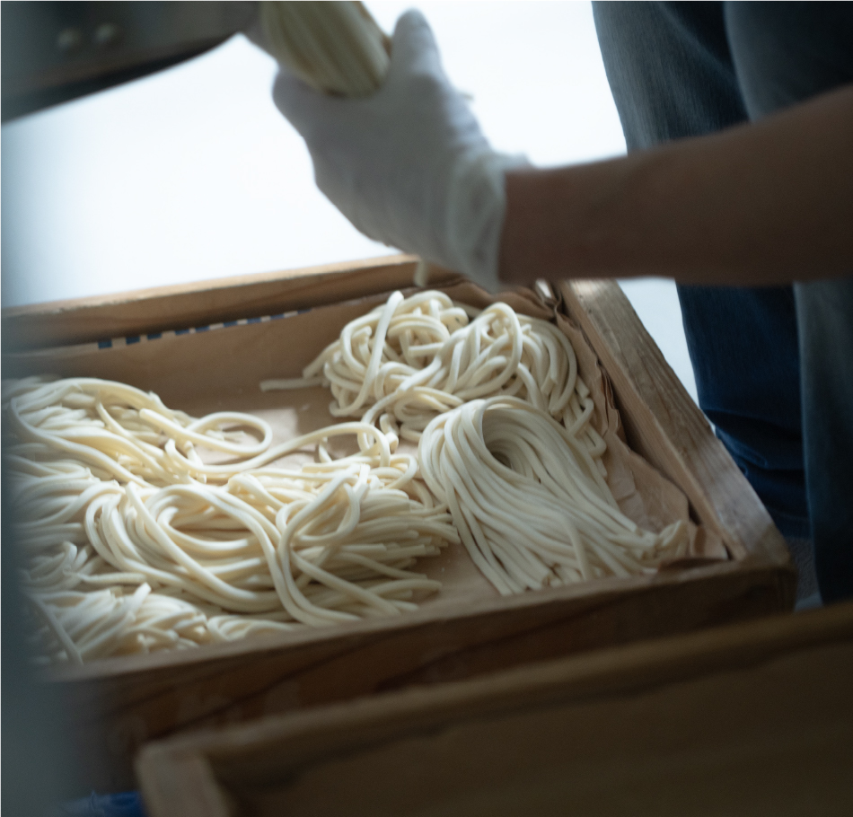 博多のそばで生産しためんを加工して販売